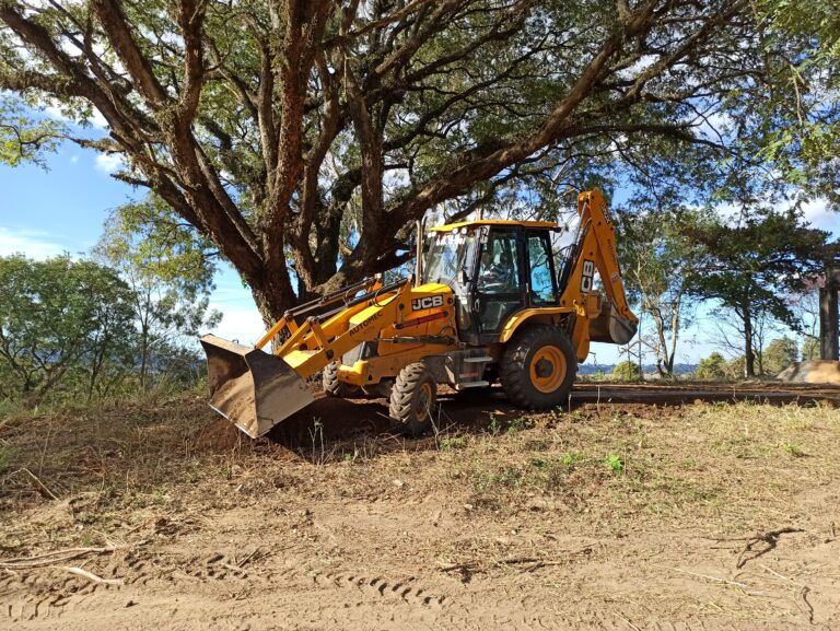 Retroescavadeira JCB 3CX (2)